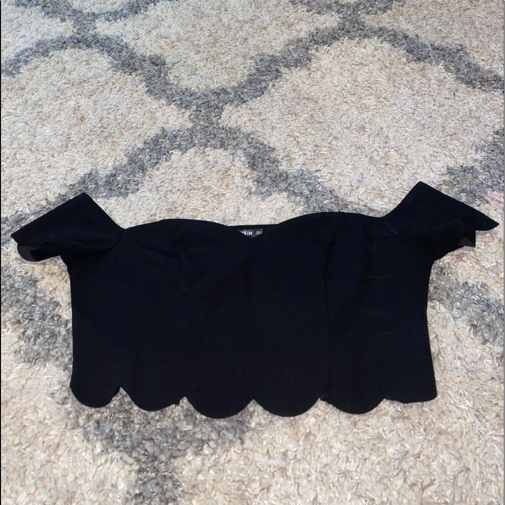 off shoulder scallop trim crop top